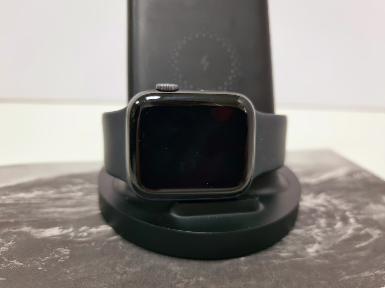 Apple Watch SE 44 мм (2021) (MKQ63) черного цвета (Без коробки) - Б/У Apple Watch SE 44 мм (2021) (MKQ63) черного цвета (Без коробки) - Б/У