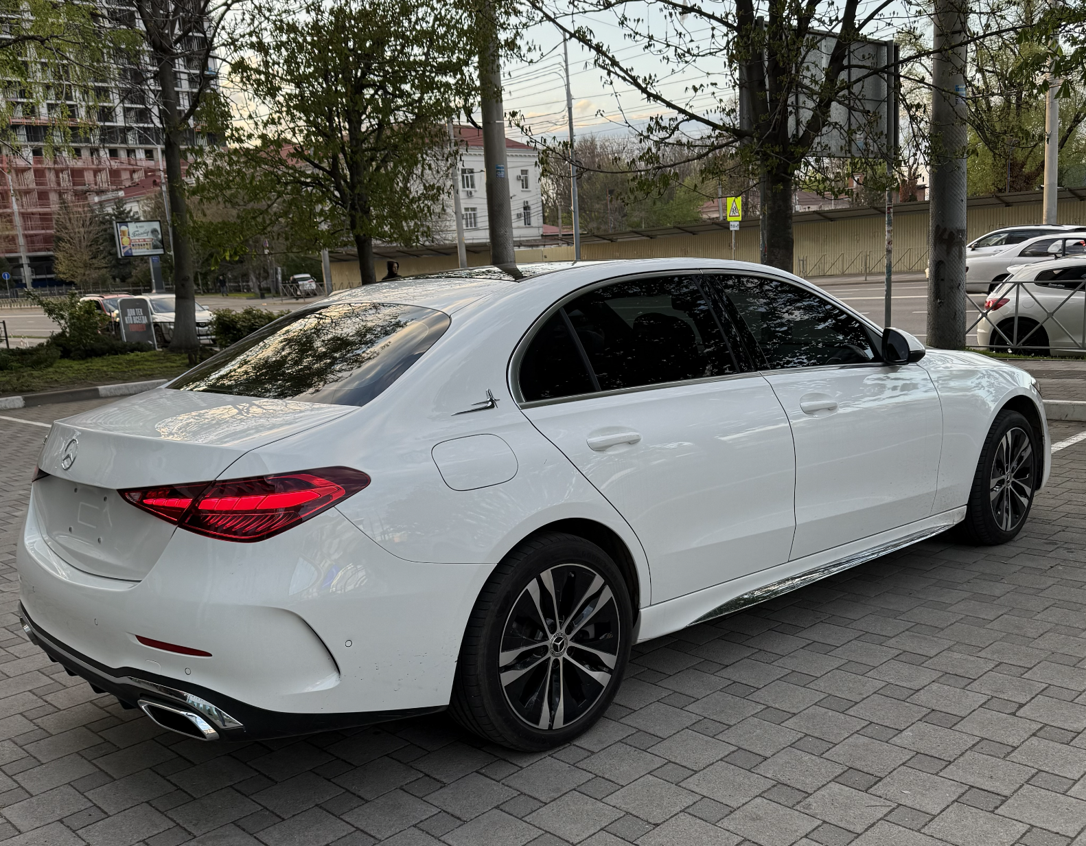 mercedes-Benz C-класс w206 c350el 2023 год белый на черном 19000 km