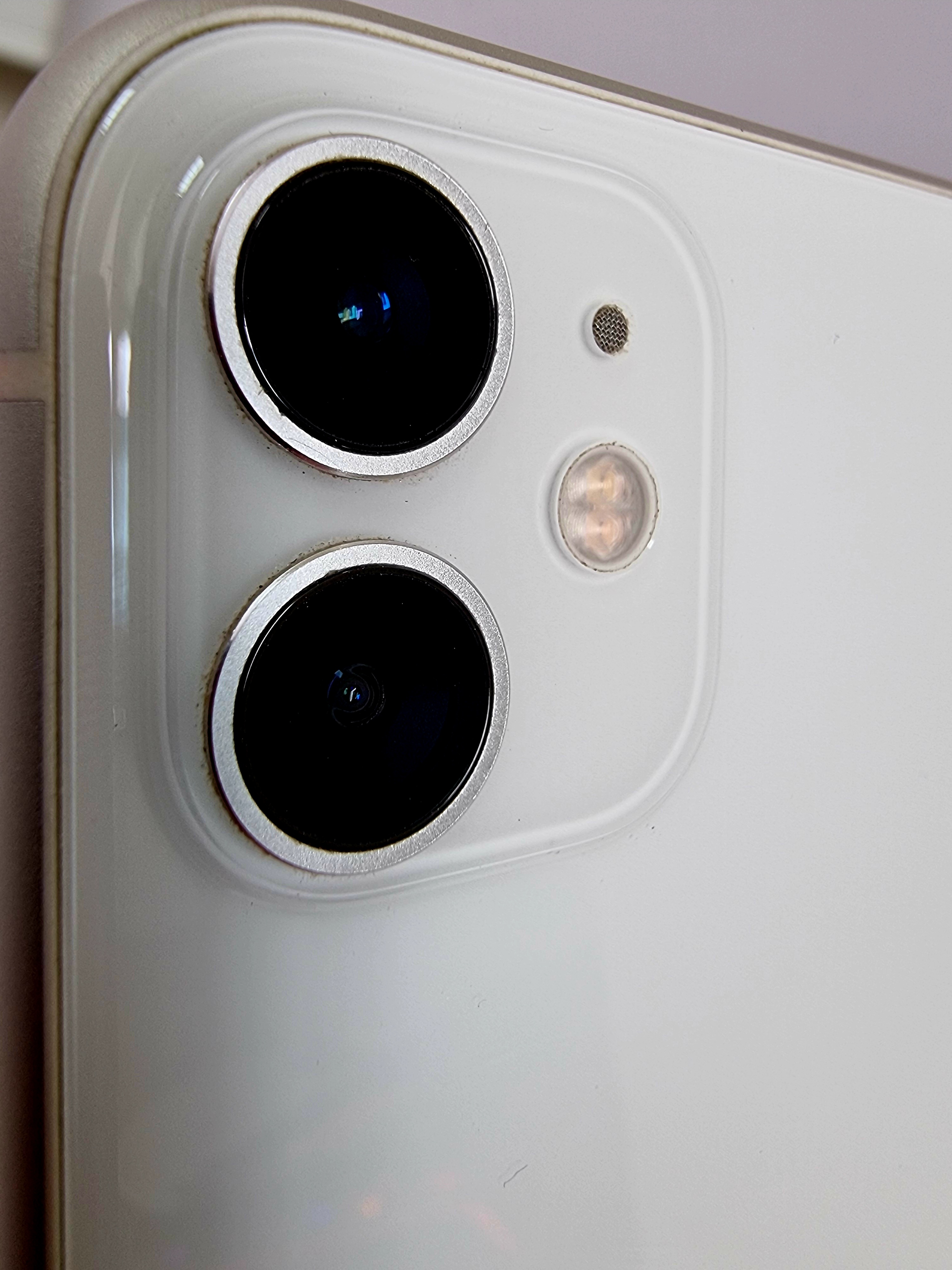 iPhone 11 128Gb White (77% / Без коробки / Темные полосы на экране) - Б/У . . +
