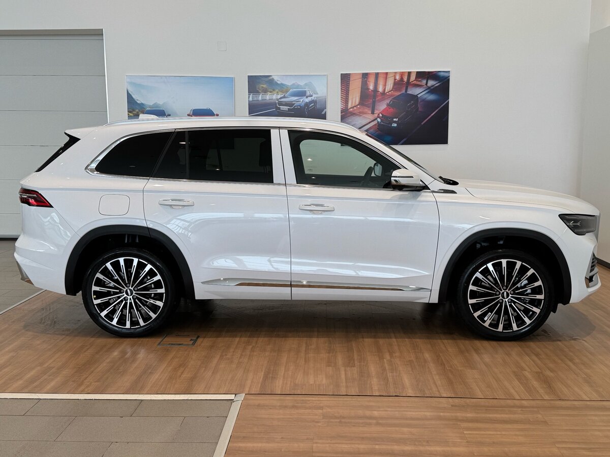 Geely Monjaro белый 2025 черный салон