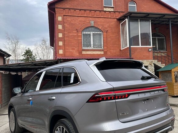 Geely Monjaro серый 2025 черный салон