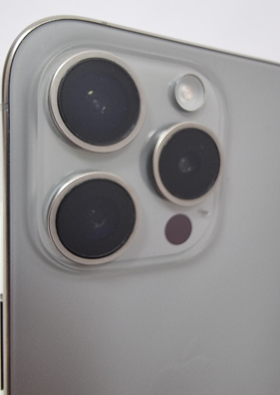 iPhone 15 Pro 256Gb Natural Titanium (1 sim + eSIM / 87% / без коробки / заменен дисплей / не работает FaceID) - Б/У . . + +
