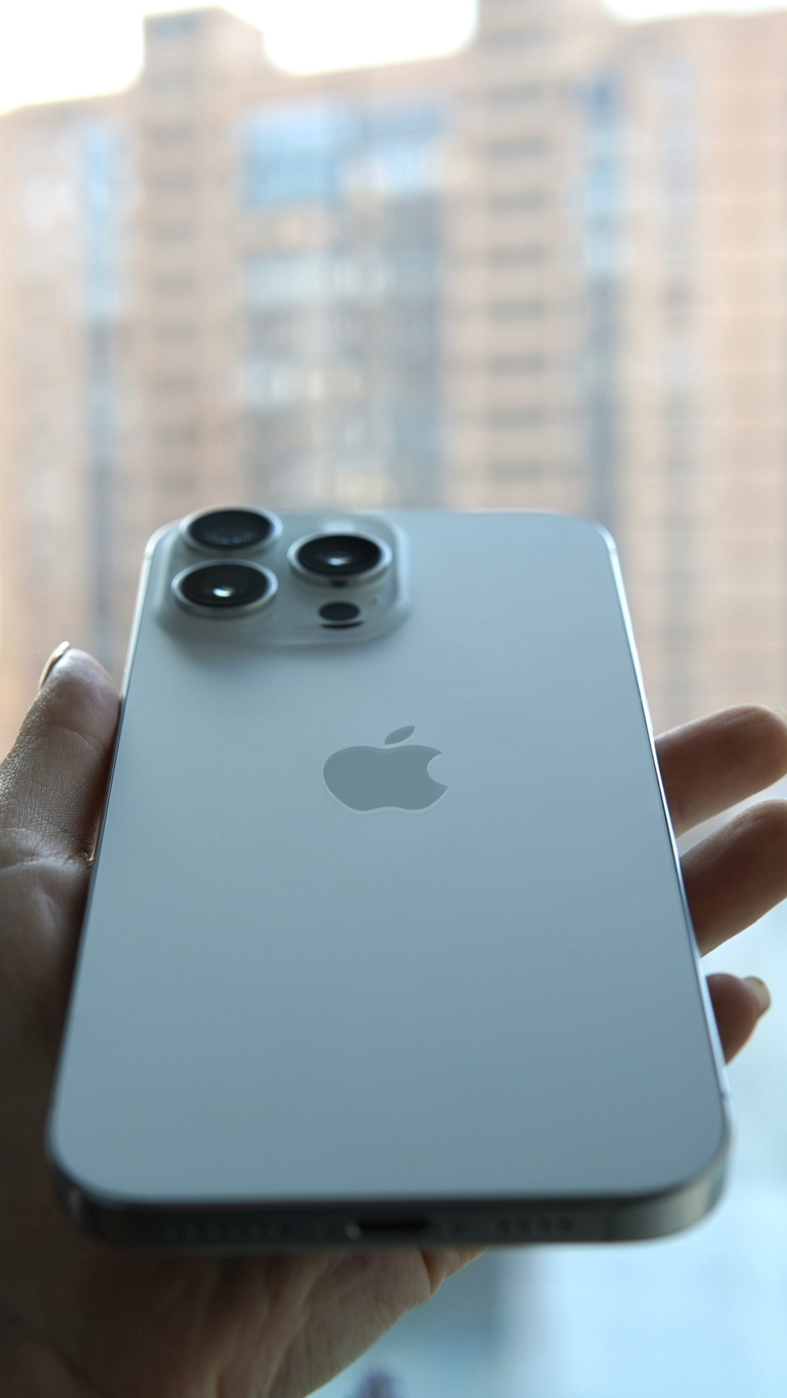 iPhone 16 Pro Max 256Gb White Titanium (100% / 2 sim) - Б/У . . .