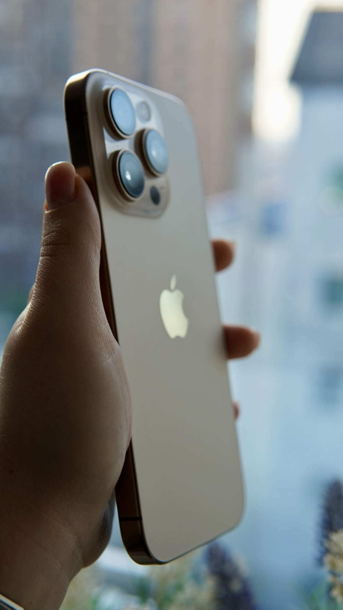iPhone 16 Pro 128Gb Desert Titanium (1sim + eSIM / 98%) - Б/У  . . .